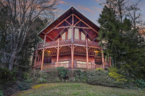 Waters Edge Lodge an Incredible dog friendly cabin that is perfect for family gatherings